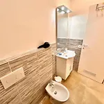 Appartement Mono Limone Sx Con Corte, Posto Auto Ed Aria Condizionata Vicino Al Mare *