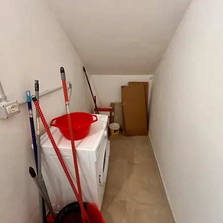 Mono Limone Sx Con Corte, Posto Auto Ed Aria Condizionata Vicino Al Mare *