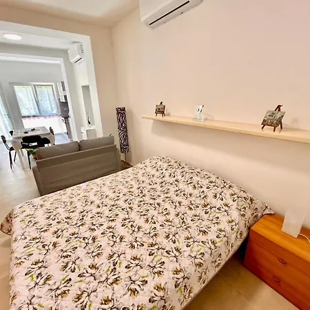 Mono Limone Sx Con Corte, Posto Auto Ed Aria Condizionata Vicino Al Mare * マルチェッリ