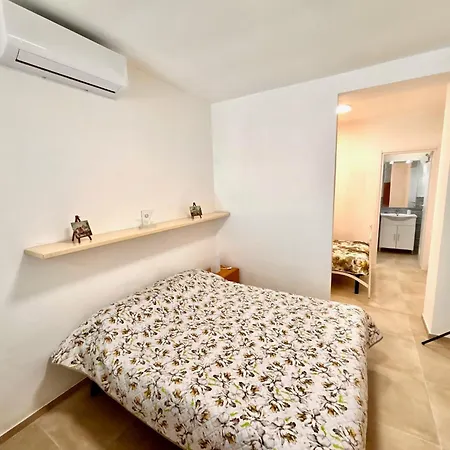 Mono Limone Sx Con Corte, Posto Auto Ed Aria Condizionata Vicino Al Mare