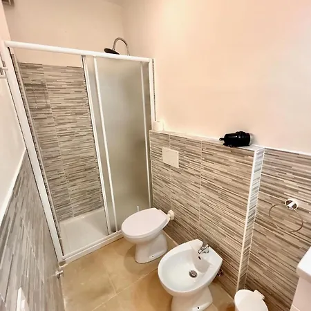 アパート Mono Limone Sx Con Corte, Posto Auto Ed Aria Condizionata Vicino Al Mare