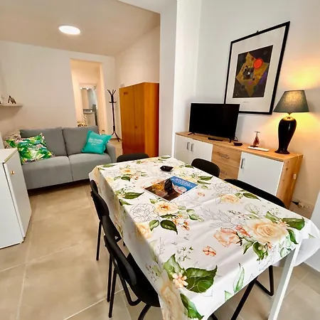 Mono Limone Sx Con Corte, Posto Auto Ed Aria Condizionata Vicino Al Mare Apartamento