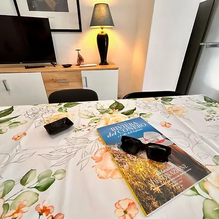 Mono Limone Sx Con Corte, Posto Auto Ed Aria Condizionata Vicino Al Mare